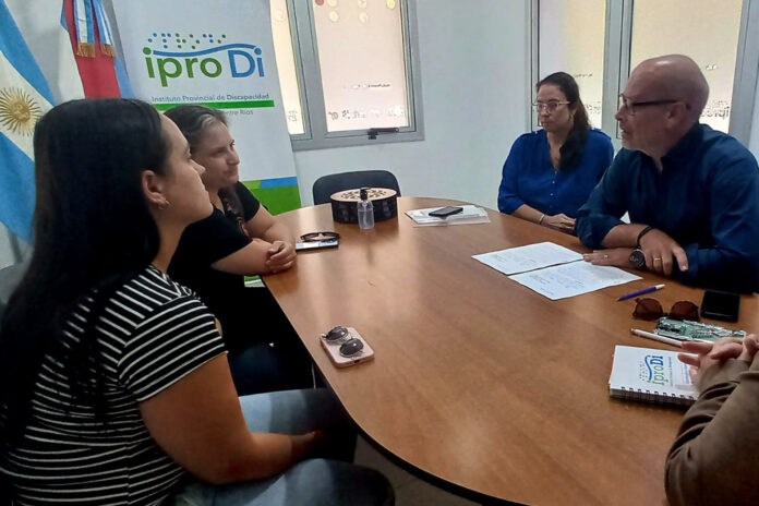 El Iprodi entregó resoluciones de categorización a la Fundación Caricias al Corazón, de María Grande. Foto: (GER)