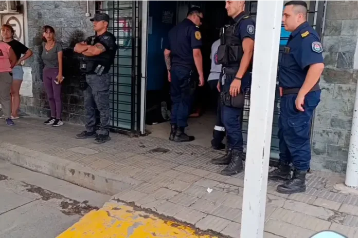 Violencia en el Centro de Salud Carrillo. Foto: Reporte 100.7