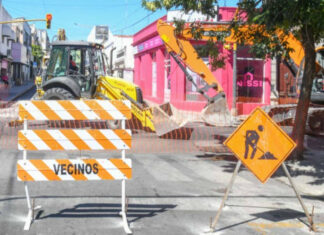 Reparan un hundimiento en calle Italia y el tránsito permanecerá cortado durante una semana Obras en calle Italia. Foto: (MdP)