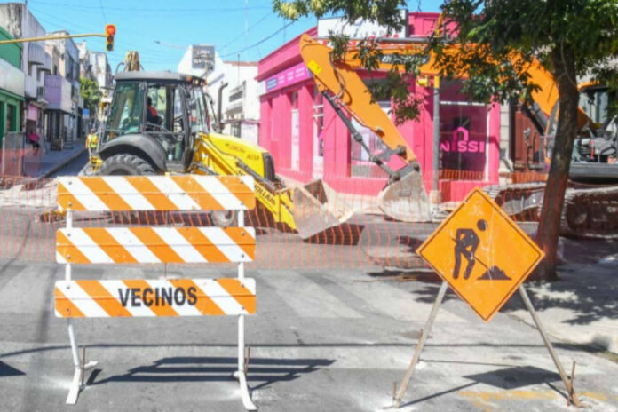 Obras en calle Italia. Foto: (MdP) Obras en calle Italia. Foto: (MdP)