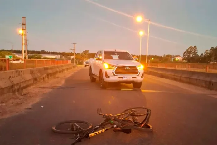 Un ciclista fue atropellado por una camioneta en Colón