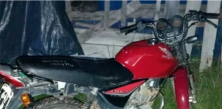 Le robaron la moto que había dejado con las llaves puestas y la policía la recuperó horas después