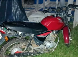 Le robaron la moto que había dejado con las llaves puestas y la policía la recuperó horas después