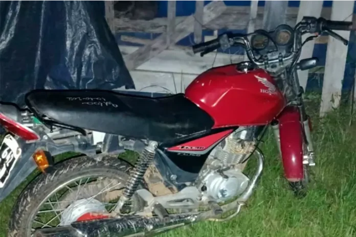 Le robaron la moto que había dejado con las llaves puestas y la policía la recuperó horas después Le robaron la moto que había dejado con las llaves puestas y la policía la recuperó horas después