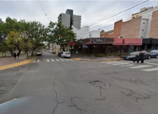 Habrá reducción de calzada y cortes en calle Urquiza por obras de bacheo. Foto: Google Maps.