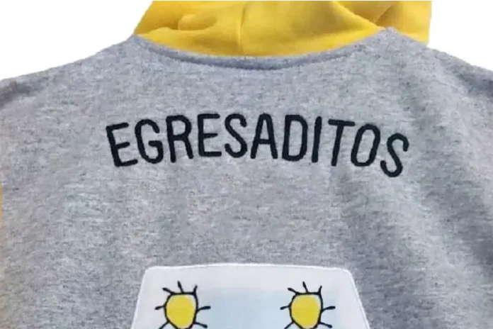 Estafa de una madre con la ropa de egresados. Foto: Ilustrativa Estafa de una madre con la ropa de egresados. Foto: Ilustrativa