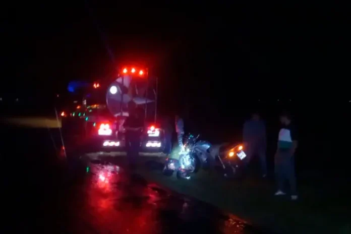 Choque entre moto y camión en Ruta 12.