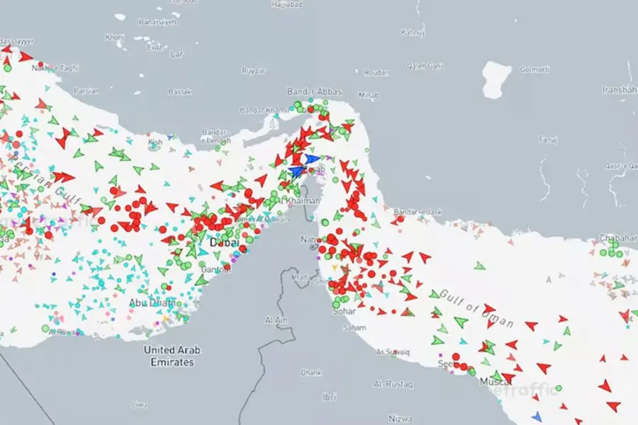 Así se encuentra el cruce del Estrecho de Ormuz este sábado. Foto: La Nación.