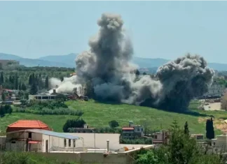 Ataques israelíes contra la ciudad libanesa de Nabatieh. Foto: (AFP).