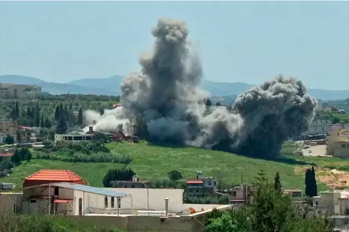 Ataques israelíes contra la ciudad libanesa de Nabatieh. Foto: (AFP).