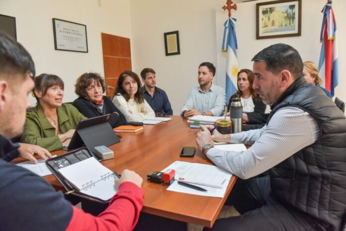 UPCN reclamó a Cuenca por los auxiliares de educación. Foto: UPCN. UPCN reclamó a Cuenca por los auxiliares de educación. Foto: UPCN.