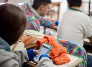 Proponen prohibir por ley el uso de celulares en escuelas. Foto: Ilustrativa.