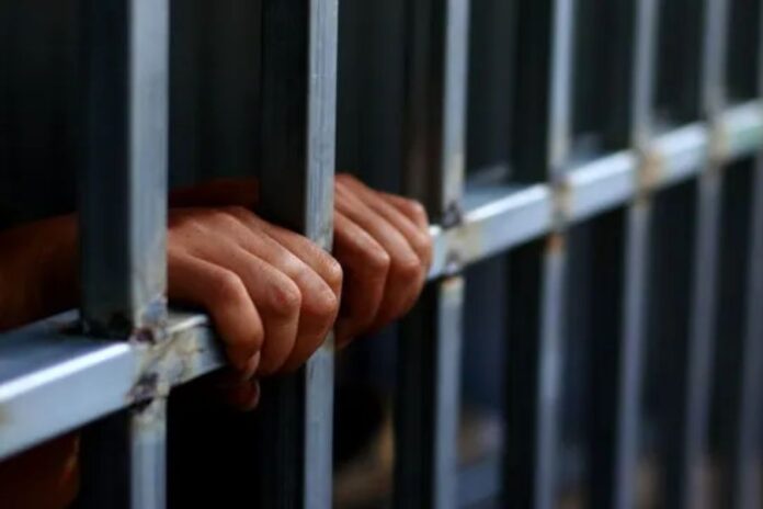 Bloquear celulares en cárceles federales. Ilustrativa Adobe.