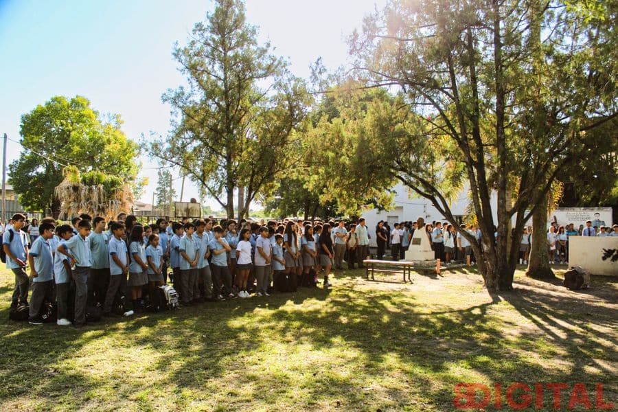 Emotivo acto por Malvinas en la E.E.T. N°3 Candelaria. Foto: Ocho Media