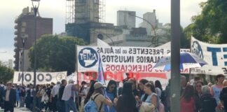 Gremios marcharon en Paraná contra la reforma previsional. Foto: Elochodigital.