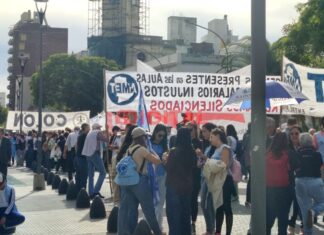 Gremios marcharon en Paraná contra la reforma previsional. Foto: Elochodigital.