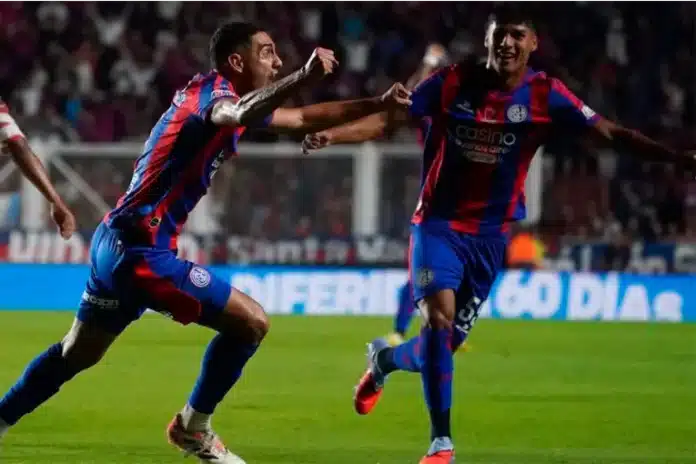 Manuel Insaurralde celebra su gol para el 1-0 de San Lorenzo. Foto: Emma Fernández / Clarín