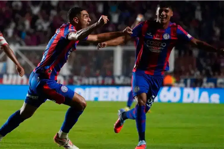 Manuel Insaurralde celebra su gol para el 1-0 de San Lorenzo. Foto: Emma Fernández / Clarín