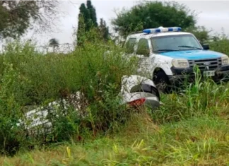 Dos accidentes en rutas entrerrianas: un vuelco en Ruta 12 y un choque en Ruta 14 sin heridos Vuelco sobre Ruta 12. Foto: FM Brisas Santa Elena.