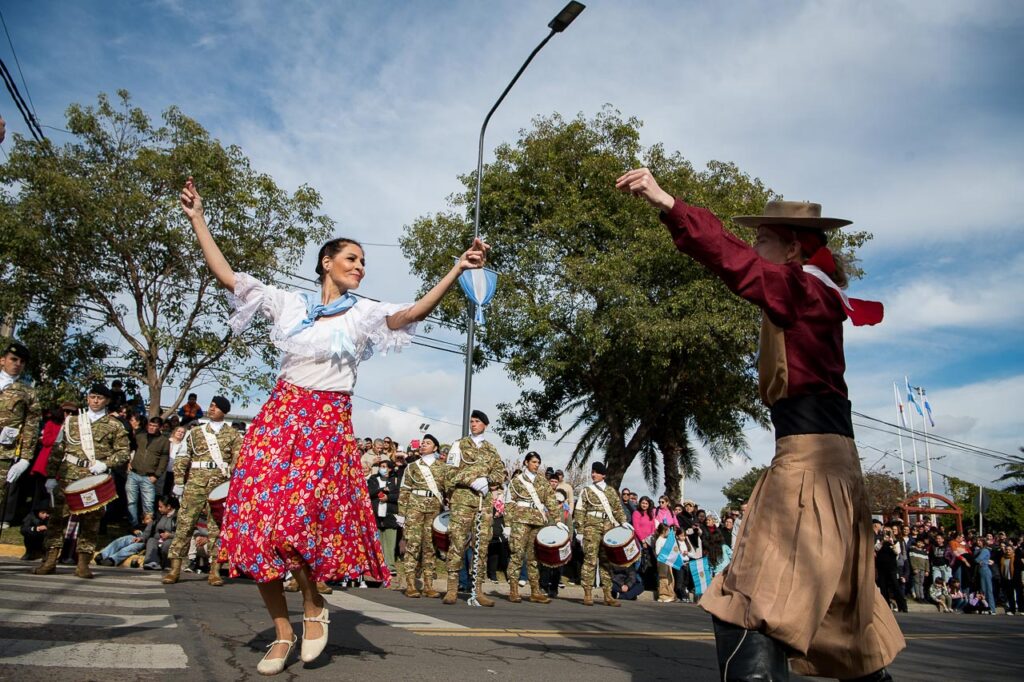 Paraná conmemoró el 216º aniversario de la Revolución de Mayo. Foto: (MdP).