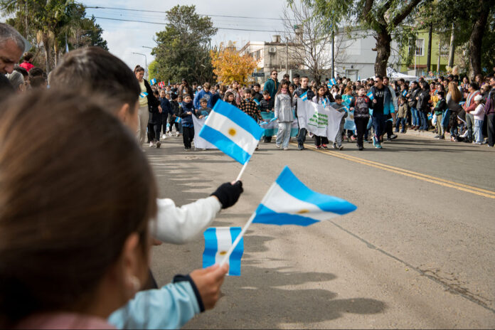 Paraná conmemoró el 216º aniversario de la Revolución de Mayo. Foto: (MdP).