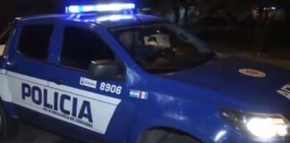 Un feroz incendio en Córdoba atrapó a una familia provocando la muerte de un niño y de una mujer Policía de Córdoba.