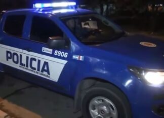 Un feroz incendio en Córdoba atrapó a una familia provocando la muerte de un niño y de una mujer Policía de Córdoba.