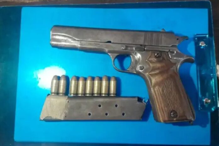 Secuestran un arma de guerra. Foto: (PER).