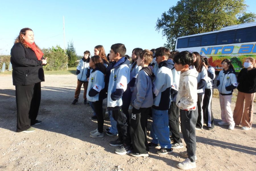 Estudiantes de Colonia Avellaneda visitaron Cerrito. Foto: (MdC).
