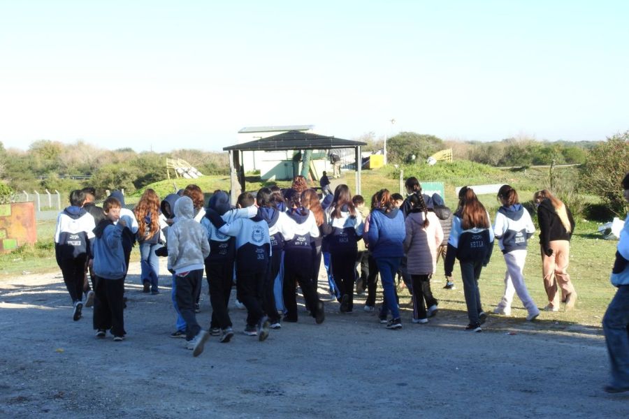 Estudiantes de Colonia Avellaneda visitaron Cerrito. Foto: (MdC).