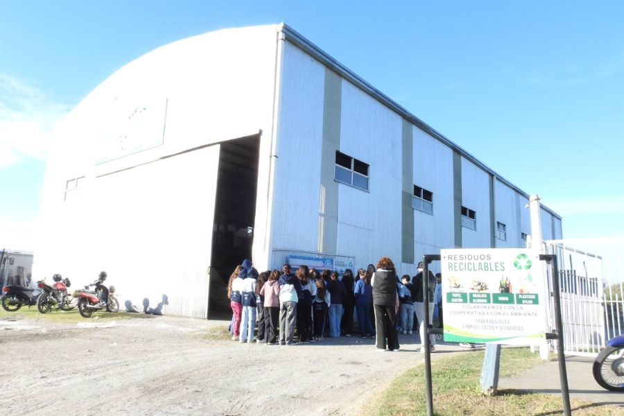 Estudiantes de Colonia Avellaneda visitaron Cerrito. Foto: (MdC).