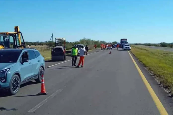 El conductor del camión fue interceptado kilómetros más adelante. El conductor del camión fue interceptado kilómetros más adelante.