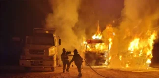 Incendio de camiones sobre la ruta 42. Foto: Bomberos Voluntarios de Concepción del Uruguay.