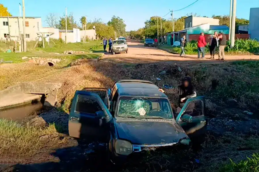 Tres adolescentes heridos en Villaguay tras caer con una camioneta a un zanjón. Foto: (Informatik-Villaguay).