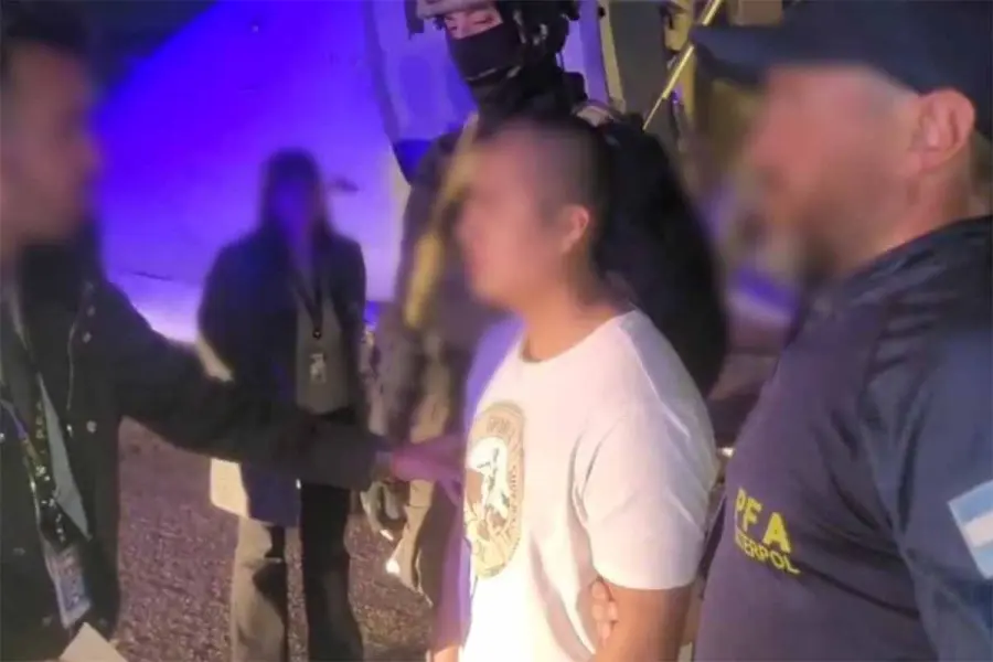 Extraditaron a “Pequeño J”, acusado de triple femicidio.
