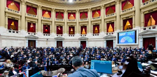 Diputados aprobó la Ley Hojarasca impulsada por Sturzenegger.