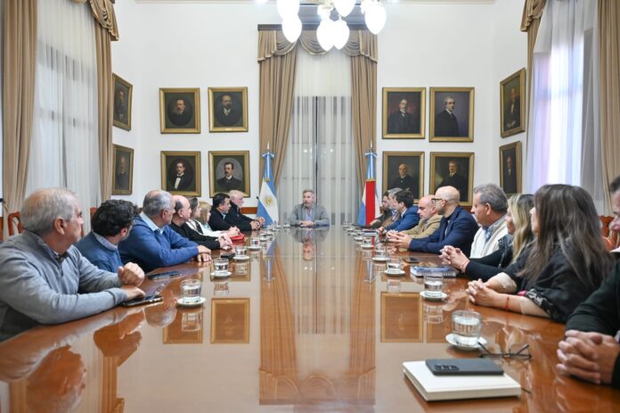 El Gobierno enviará a la Legislatura la reforma de la Caja de Jubilaciones. El Gobierno enviará a la Legislatura la reforma de la Caja de Jubilaciones.