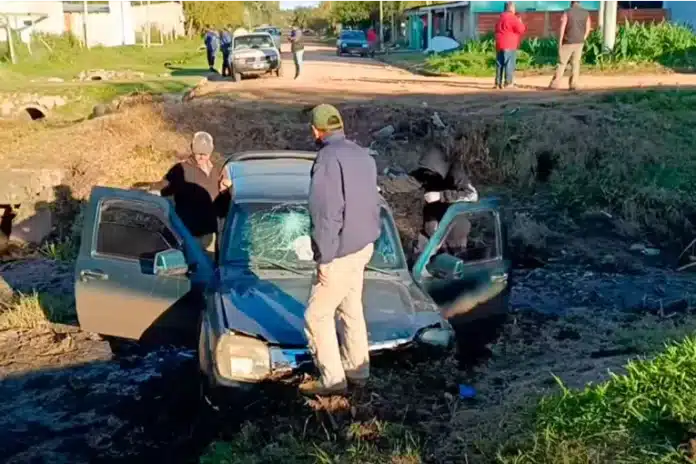 Tres adolescentes heridos en Villaguay tras caer con una camioneta a un zanjón. Foto: (Informatik-Villaguay).