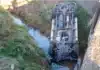 Conductor cayó con su camioneta desde un puente en Ruta 130 tras despistar. Foto: (PER).
