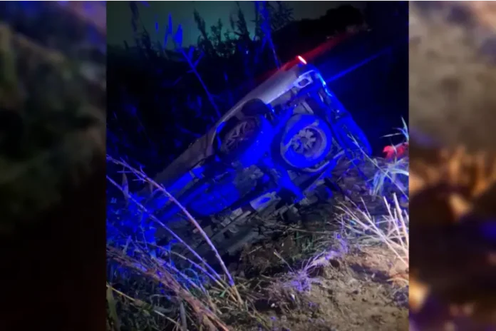 Toyota Hilux volcó en Paraná. Foto: Policía de Entre Ríos. Toyota Hilux volcó en Paraná. Foto: Policía de Entre Ríos.