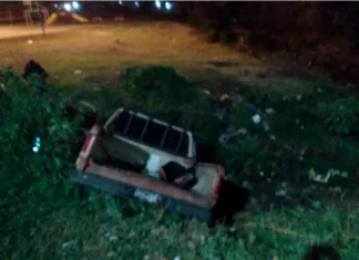 Una camioneta cayó al arroyo Manzores en Concordia tras un presunto desperfecto mecánico Siniestro vial en la madrugada en Concordia. Foto: Policía de Entre Ríos