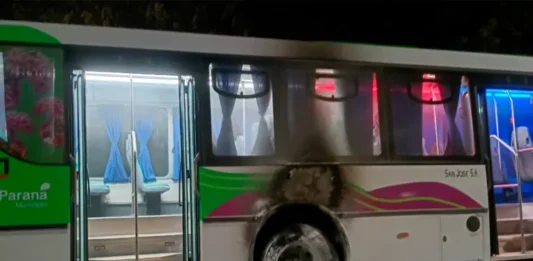 Se incendió un colectivo urbano en Paraná.