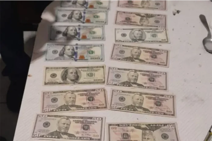 Parte de lo secuestrado en el allanamiento. Parte de lo secuestrado en el allanamiento.