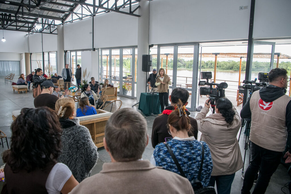 Rosario Romero reconoció la labor de los periodistas paranaenses en un encuentro institucional