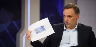 Adorni presentó finalmente su DD.JJ. Foto: La Nación