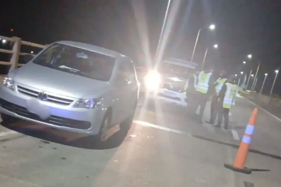Auto abandonado en Ruta 168. Foto: Aire de Santa Fe