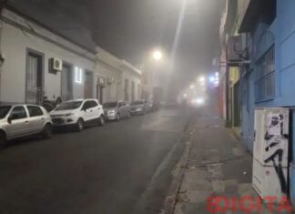 Impresionantes imágenes de la niebla que cubrió Paraná: rige alerta y piden extremar los cuidados al conducir La niebla que cubrió Paraná.