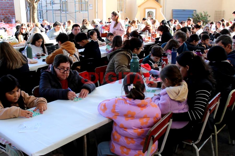 Gran Mate Bingo solidario en la Escuela Santa Teresa de los Andes. Foto: Elochodigital.