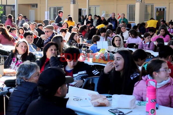 Gran Mate Bingo solidario en la Escuela Santa Teresa de los Andes. Foto: Elochodigital. Gran Mate Bingo solidario en la Escuela Santa Teresa de los Andes. Foto: Elochodigital.