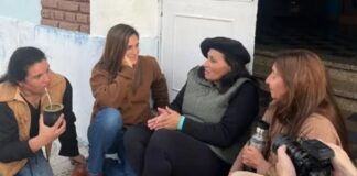 Soledad Pastorutti volvió a Victoria y emocionó al Club Sarmiento.